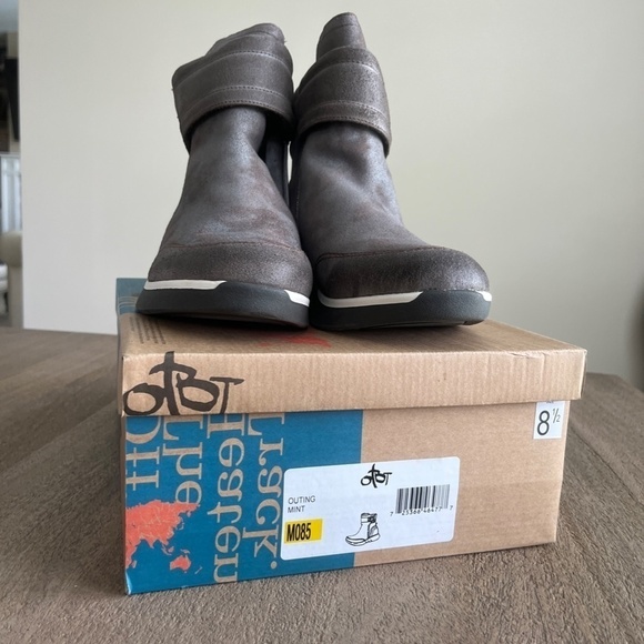 NIB OTBT OUTING MINT HIKERS BOOTS - Picture 1 of 10